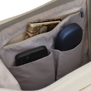 Plecak damski z poliestru w kolorze ecru z miejscem na laptopa i portem USB - Peterson | Niua.pl