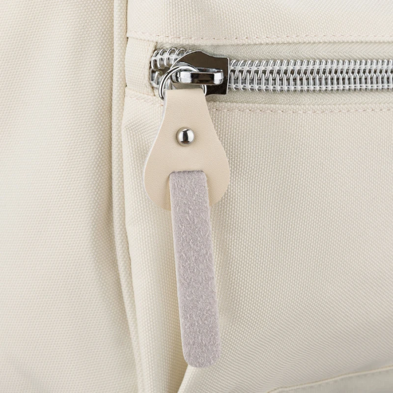 Plecak damski z poliestru w kolorze ecru z miejscem na laptopa i portem USB - Peterson | Niua.pl