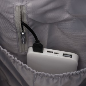 Plecak damski z poliestru w kolorze ecru z miejscem na laptopa i portem USB - Peterson | Niua.pl