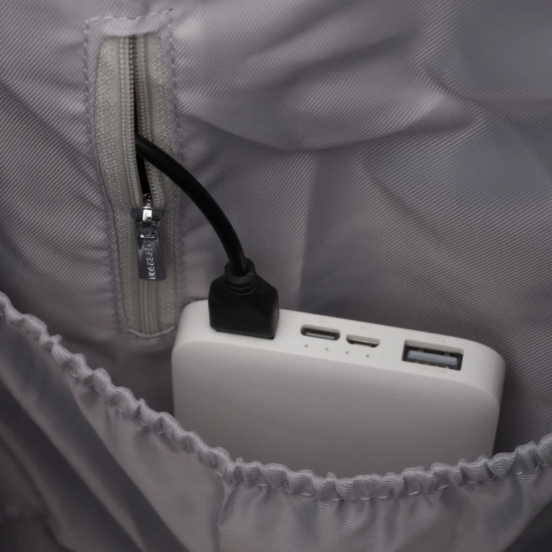 Fioletowy plecak damski z poliestru z miejscem na laptopa i portem USB - Peterson | Niua.pl