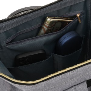 Plecak damski z poliestru w szarym kolorze zamykany bezpiecznym suwakiem - Peterson | Niua.pl