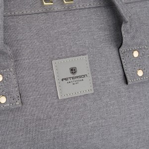 Plecak damski z poliestru w szarym kolorze zamykany bezpiecznym suwakiem - Peterson | Niua.pl