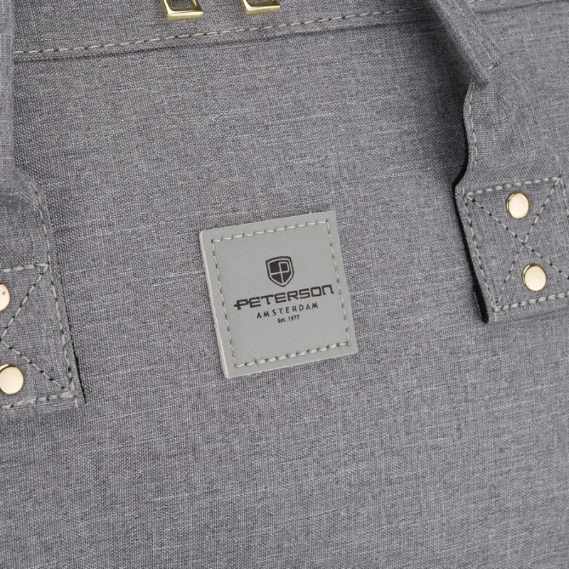 Plecak damski z poliestru w szarym kolorze zamykany bezpiecznym suwakiem - Peterson | Niua.pl