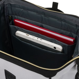 Plecak damski z poliestru w szaro-czarnym kolorze, idealny na bagaż podręczny - Peterson | Niua.pl