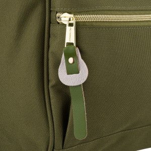 Zielony plecak damski z poliestru z miejscem na laptopa, zawieszony na regulowanych szelkach - Peterson | Niua.pl