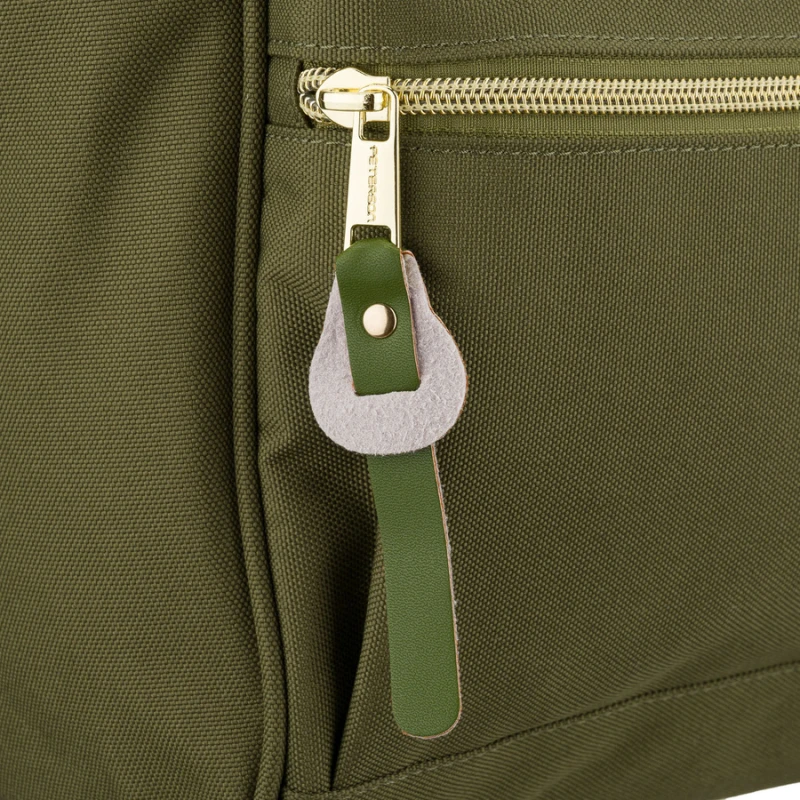 Zielony plecak damski z poliestru z miejscem na laptopa, zawieszony na regulowanych szelkach - Peterson | Niua.pl