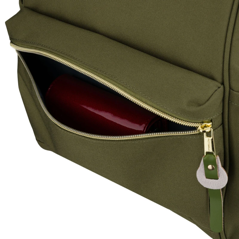 Zielony plecak damski z poliestru z miejscem na laptopa, zawieszony na regulowanych szelkach - Peterson | Niua.pl