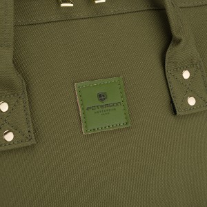 Zielony plecak damski z poliestru z miejscem na laptopa, zawieszony na regulowanych szelkach - Peterson | Niua.pl