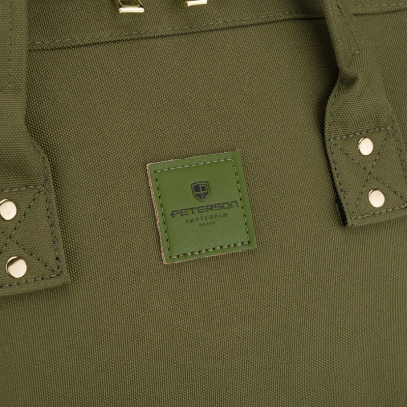 Zielony plecak damski z poliestru z miejscem na laptopa, zawieszony na regulowanych szelkach - Peterson | Niua.pl