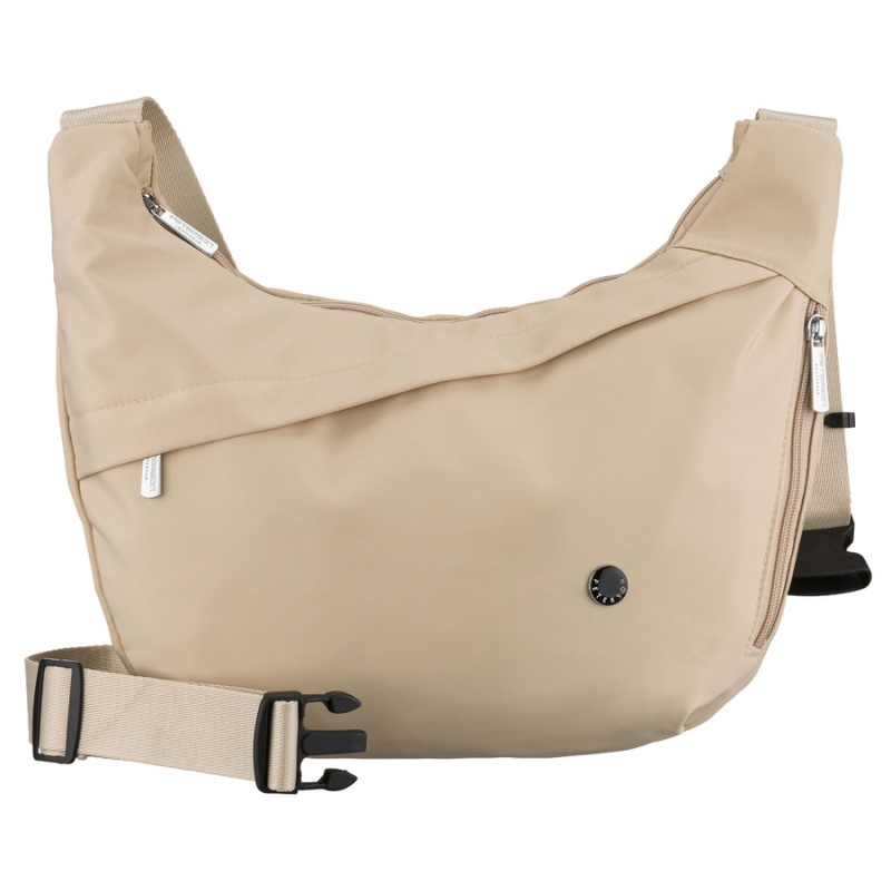 Torebka damska z poliestru w jasnobeżowym kolorze, zamykana suwakiem i wyposażona w kieszeń zewnętrzną - Peterson | Niua.pl