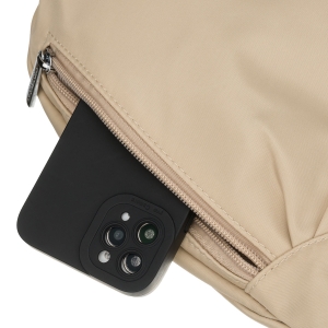 Torebka damska z poliestru w jasnobeżowym kolorze, zamykana suwakiem i wyposażona w kieszeń zewnętrzną - Peterson | Niua.pl