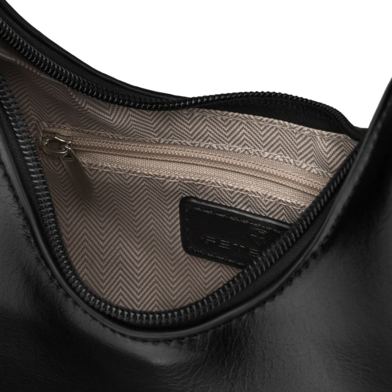 Listonoszka-bagietka damska ze skóry ekologicznej w czarnym kolorze zamykana suwakiem - Peterson | Niua.pl