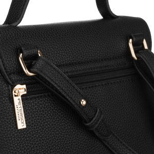 Listonoszka damska ze skóry ekologicznej w czarnym kolorze z kieszonką zewnętrzną - Peterson | Niua.pl