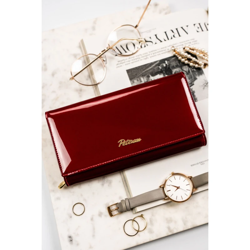 Duży, czerwony portfel damski z lakierowanej skóry naturalnej zamykany na zatrzask - Peterson