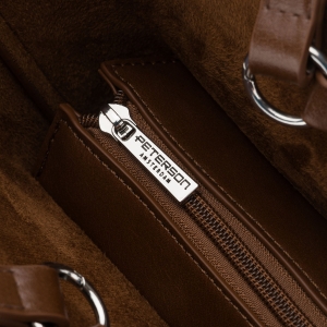 Brązowa shopperka damska wykonana ze skóry ekologicznej, jednokomorowa i zamykana suwakiem - Peterson | Niua.pl