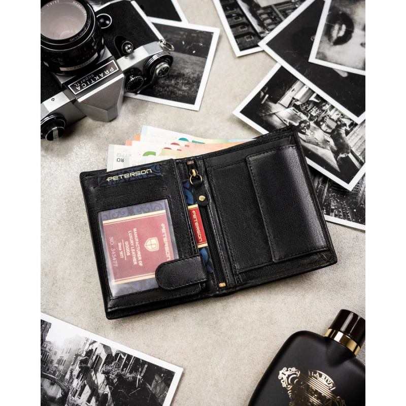 Elegancki, skórzany portfel męski w czarnym kolorze bez zapięcia zewnętrznego - Peterson