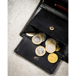 Elegancki, skórzany portfel męski w czarnym kolorze bez zapięcia zewnętrznego - Peterson