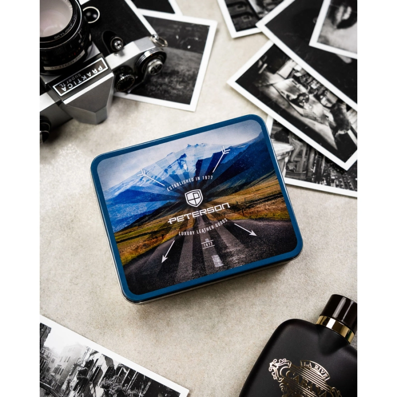 Elegancki, skórzany portfel męski w czarnym kolorze bez zapięcia zewnętrznego - Peterson