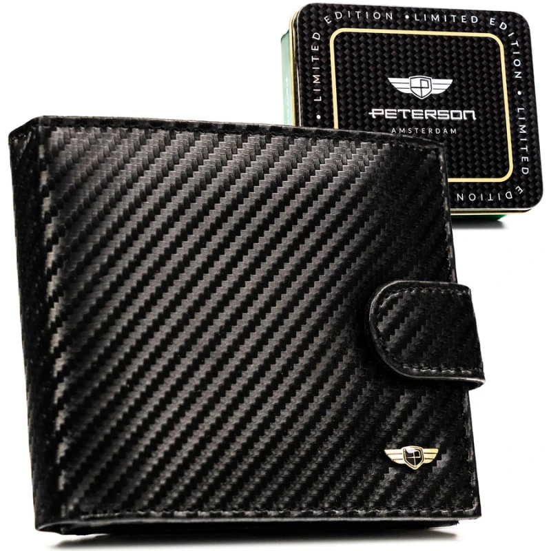 Poziomy portfel męski ze skóry naturalnej w czarnym kolorze wyposażony w system RFID, w zestawie z brelokiem - Peterson