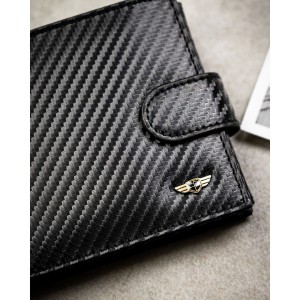 Poziomy portfel męski ze skóry naturalnej w czarnym kolorze wyposażony w system RFID, w zestawie z brelokiem - Peterson