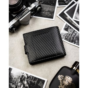 Poziomy portfel męski ze skóry naturalnej w czarnym kolorze wyposażony w system RFID, w zestawie z brelokiem - Peterson