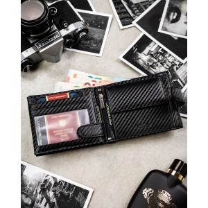 Poziomy portfel męski ze skóry naturalnej w czarnym kolorze wyposażony w system RFID, w zestawie z brelokiem - Peterson