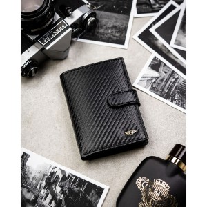 Pionowy portfel męski ze skóry naturalnej w czarnym kolorze wyposażony w system RFID, w zestawie z brelokiem - Peterson