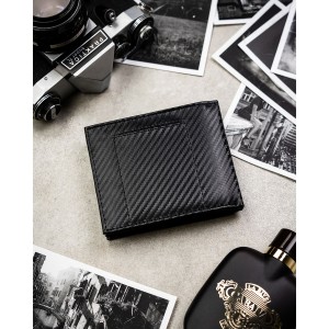 Duży portfel męski ze skóry naturalnej w czarnym kolorze bez zapięcia zewnętrznego, w zestawie z brelokiem - Peterson