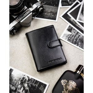 Pionowy portfel męski ze skóry naturalnej w czarnym kolorze w zestawie z brelokiem - Peterson