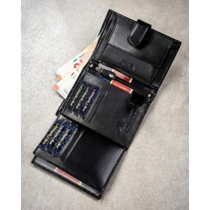 Pionowy portfel męski ze skóry naturalnej w czarnym kolorze w zestawie z brelokiem - Peterson