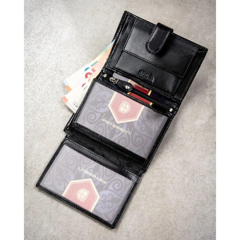 Pionowy portfel męski ze skóry naturalnej w czarnym kolorze w zestawie z brelokiem - Peterson