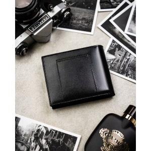 Portfel męski ze skóry naturalnej w czarnym kolorze wyposażony w system RFID, w zestawie z brelokiem - Peterson