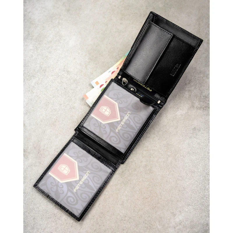 Portfel męski ze skóry naturalnej w czarnym kolorze wyposażony w system RFID, w zestawie z brelokiem - Peterson