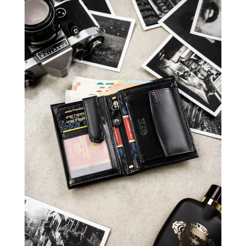 Elegancki portfel męski ze skóry naturalnej w czarnym kolorze w zestawie z brelokiem - Peterson