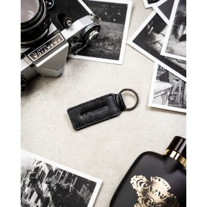 Elegancki portfel męski ze skóry naturalnej w czarnym kolorze w zestawie z brelokiem - Peterson