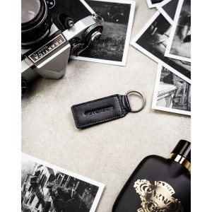 Elegancki portfel męski ze skóry naturalnej w czarnym kolorze zamykany zatrzaskiem, w zestawie z brelokiem - Peterson