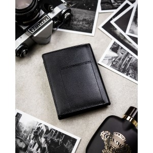 Portfel męski ze skóry naturalnej w czarnym kolorze z systemem RFID i w zestawie z brelokiem - Peterson