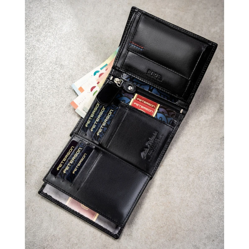 Portfel męski ze skóry naturalnej w czarnym kolorze z systemem RFID i w zestawie z brelokiem - Peterson