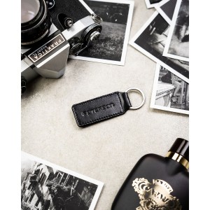 Portfel męski ze skóry naturalnej w czarnym kolorze z systemem RFID i w zestawie z brelokiem - Peterson