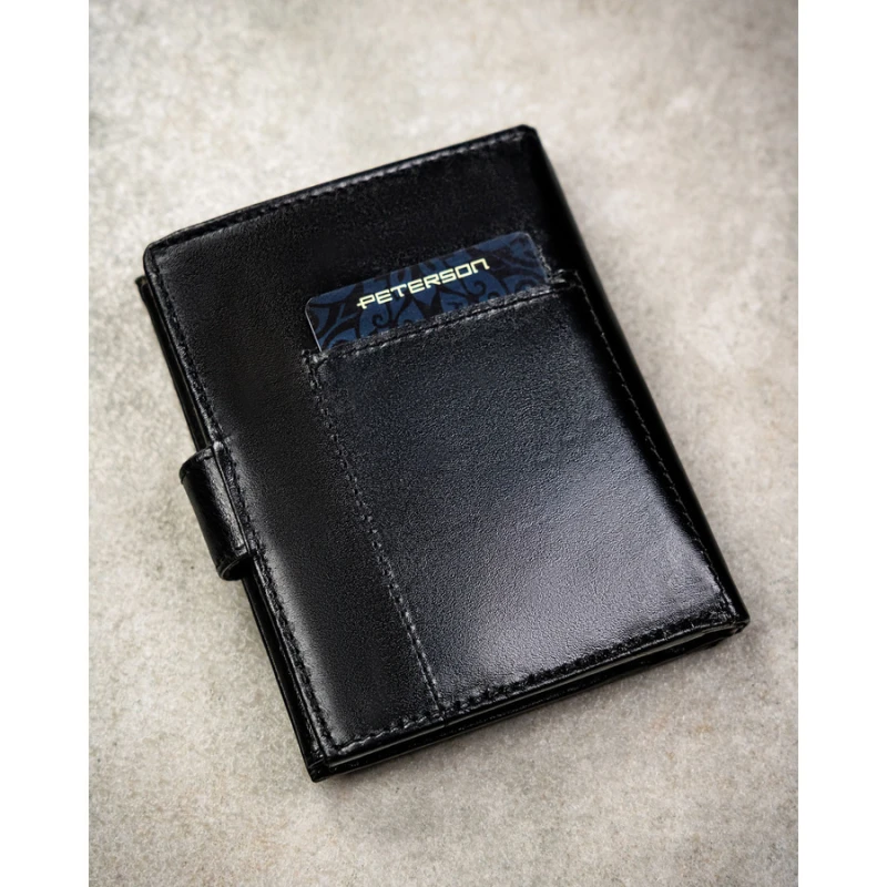 Portfel męski ze skóry naturalnej w czarnym kolorze z systemem RFID i w zestawie z brelokiem - Peterson