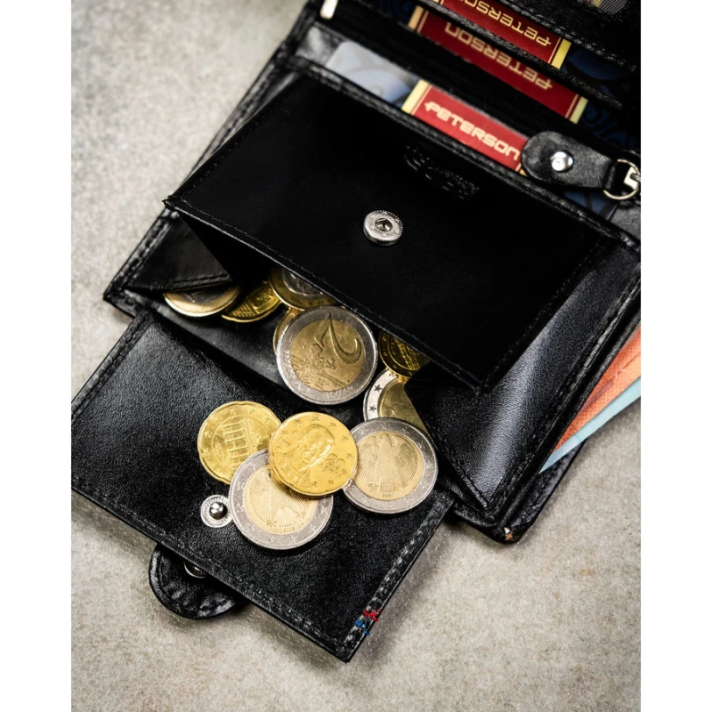 Portfel męski ze skóry naturalnej w czarnym kolorze z systemem RFID i w zestawie z brelokiem - Peterson