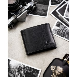 Poziomy portfel męski ze skóry naturalnej w czarnym kolorze w zestawie z brelokiem - Peterson