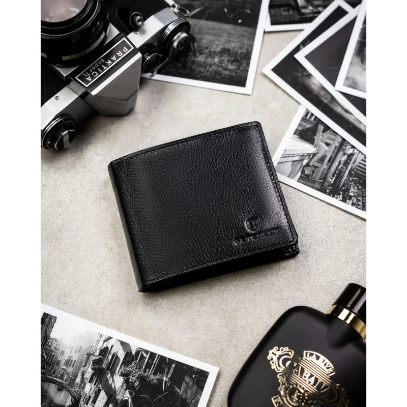 Poziomy portfel męski ze skóry naturalnej w czarnym kolorze w zestawie z brelokiem - Peterson