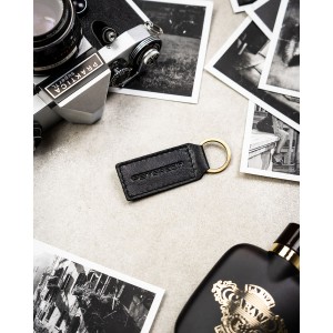 Poziomy portfel męski ze skóry naturalnej w czarnym kolorze w zestawie z brelokiem - Peterson