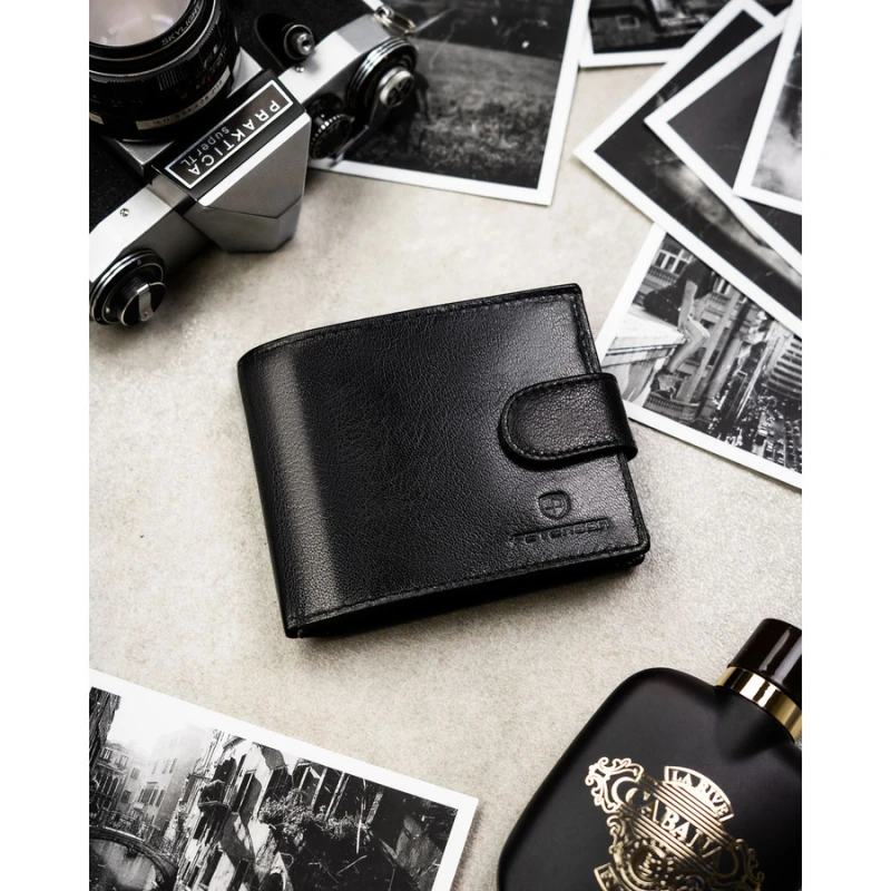 Poziomy portfel męski ze skóry naturalnej w czarnym kolorze w zestawie z brelokiem - Peterson