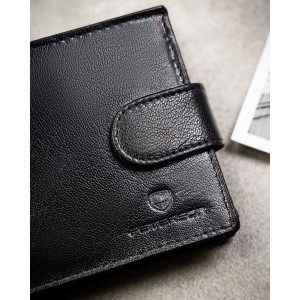 Poziomy portfel męski ze skóry naturalnej w czarnym kolorze w zestawie z brelokiem - Peterson