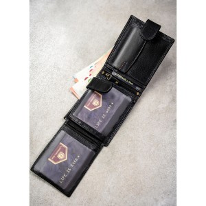 Poziomy portfel męski ze skóry naturalnej w czarnym kolorze w zestawie z brelokiem - Peterson