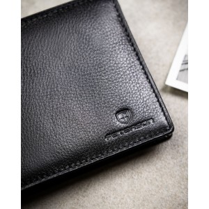 Poziomy, duży portfel męski ze skóry naturalnej w czarnym kolorze w zestawie z brelokiem - Peterson