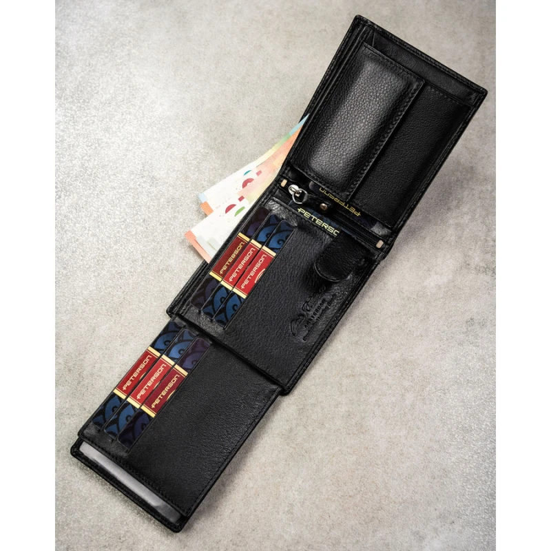 Poziomy, duży portfel męski ze skóry naturalnej w czarnym kolorze w zestawie z brelokiem - Peterson