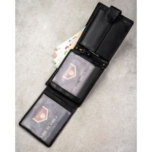 Poziomy, duży portfel męski ze skóry naturalnej w czarnym kolorze zamykany na zatrzask, w zestawie z brelokiem - Peterson